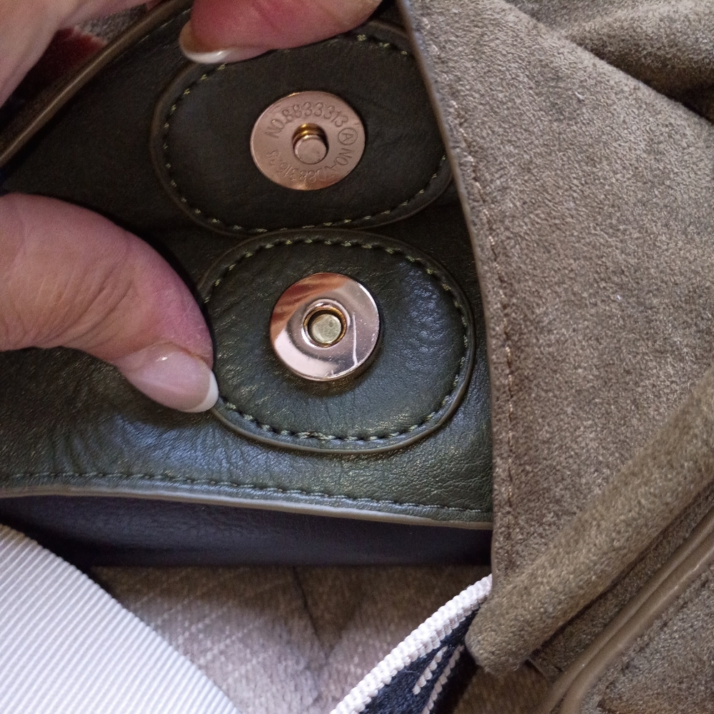 Ah Domed Messenger Bag Vegan Suede Leather Green 9x9 .New No Tag - Picture 4 of 6